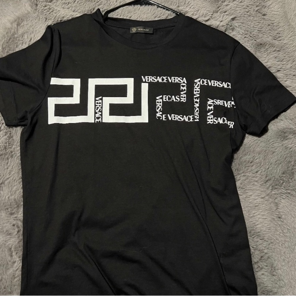 Versace black t shirt M Authentic